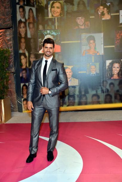 Estos actores y actrices desfilaron por la alfombra de Premio Lo Nuetro 2014. Altaír Jarabo, Jorge Salinas, Elizabeth Ávarez, Ana Brenda Contreras, Scarlet Ortiz, Christian Meier, Ana Lorena Sánchez, Alberto Salaberry, Pedro Moreno, Marjorie de Sousa, Mané de la Parra, Zuleyka Rivera y William Levy. ¿Cuál fue tu favorito?