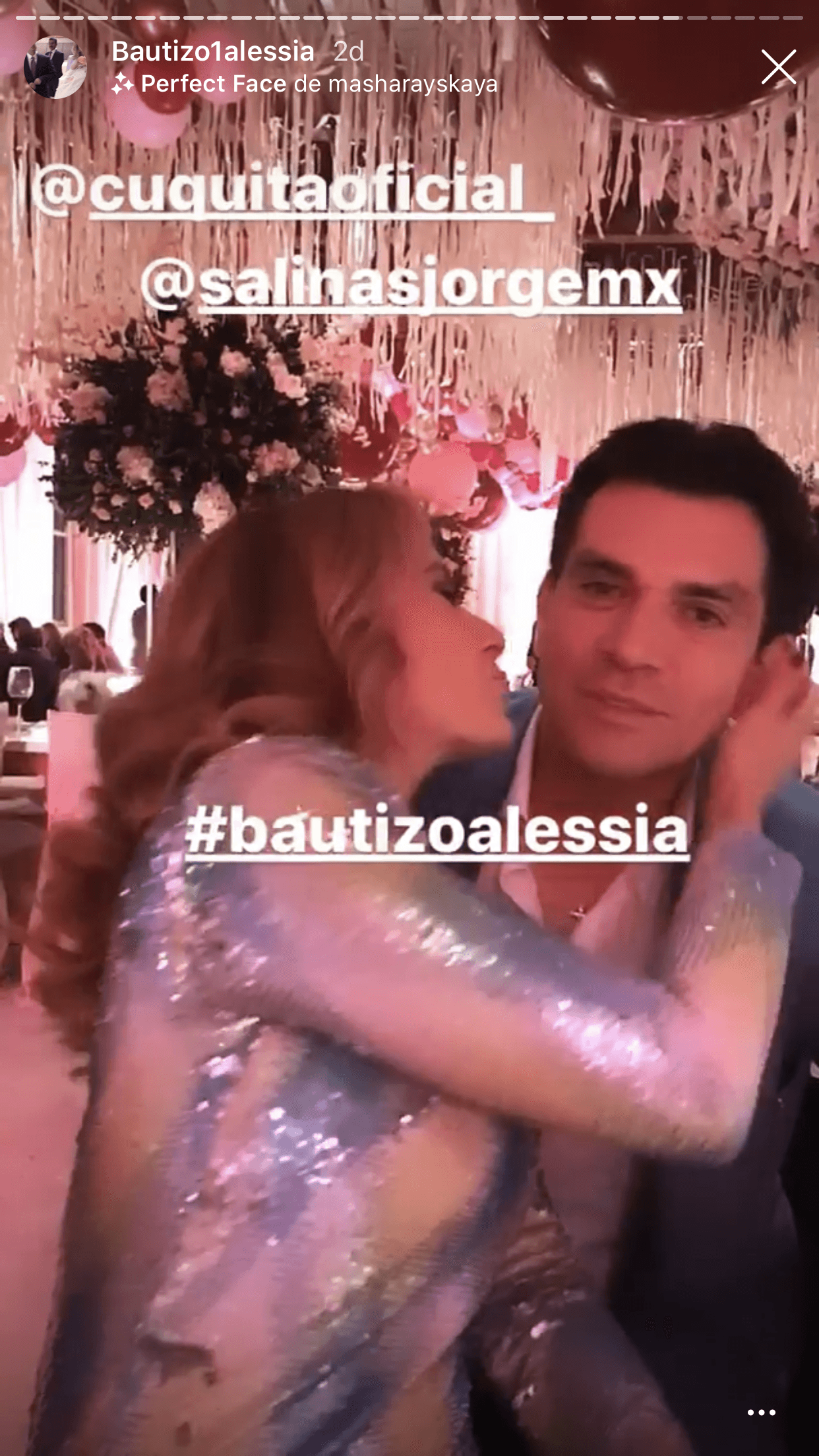 Entre los invitados a la celebración estuvieron 
<b><a href="https://www.univision.com/famosos/estamos-divididos-pero-contentos-elizabeth-alvarez-explica-donde-esta-jorge-salinas-fotos" target="_blank">Jorge Salinas y Elizabeth Álvarez. </a></b>