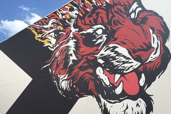 Las paredes de la escuela están siendo pintadas por un ejército de artistas internacionales y locales. Artistas de renombre como David Walker, Pixelpancho, Anthony Lister, Ryca, D*Face y más de 30 más confirmados.