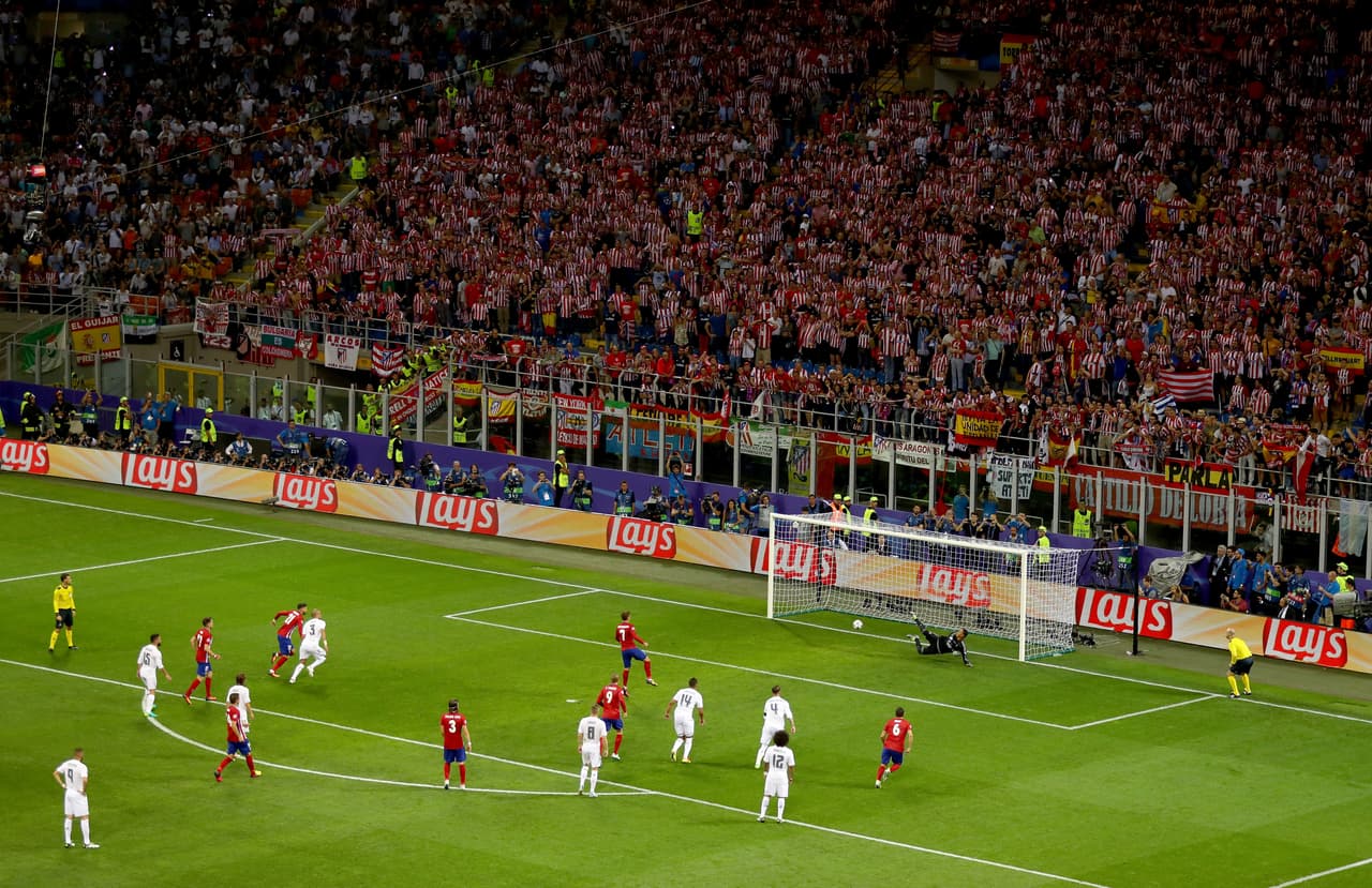 Griezmann fue el encargado de cobrar la pena máxima pero lo hizo con un remate demasiado potente que se estrelló en el travesaño y picó fuera de la línea de gol.