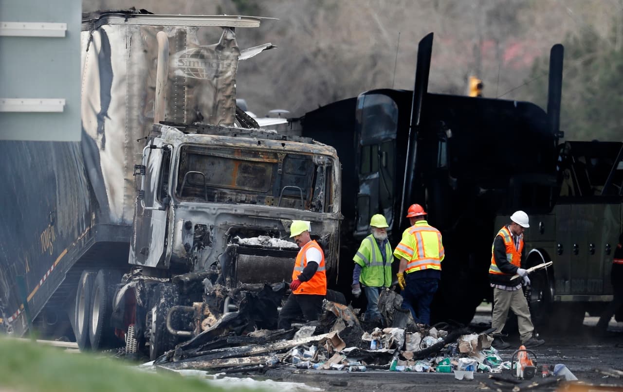 Imagen del accidente que involucró al camión que conducía Rogel Lazaro Aguilera-Mederos, ocurrido el 25 de abril de 2019 en la I-70 en Lakewood, Colorado.