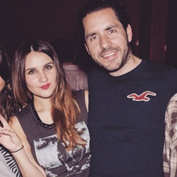 Como él no es del medio del espectáculo su relación se mantiene alejada de las cámaras.