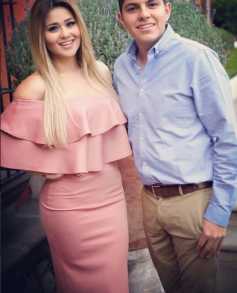 La joven pareja se fue de viaje a Las Vegas, Nevada para celebrar su tercer aniversario de noviazgo, aunque una vez más aclaró que durmieron separados: "Ni mis papás me creyeron mucho, por eso dejamos de viajar, ya lo haremos ahora que estemos casados".