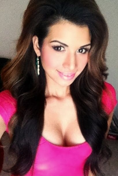 A través de las famosas fotos 'selfies' es como nuestra reina mantiene una estrecha relación con sus seguidores. Este tipo de fotos se han convertido en un fenómeno y no hay quién no se haya tomado una. Ahora puedes subir la tuya con el hashtag #NBLselfie para ganar un kit de belleza, los detalles aquí