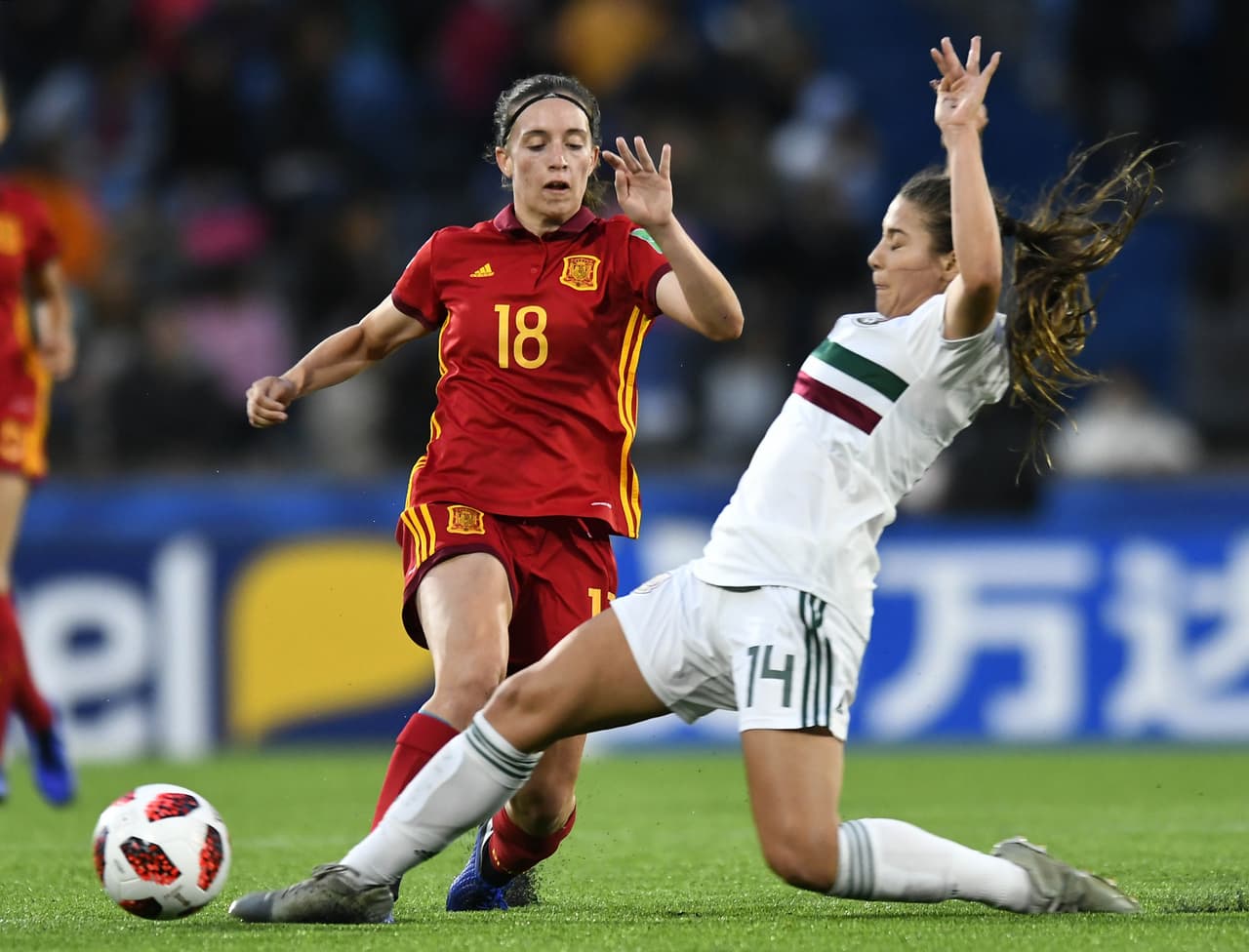 El juego tuvo intensidad desde los primeros minutos del cotejo. El equipo español asumió el control del partido en la primera parte.