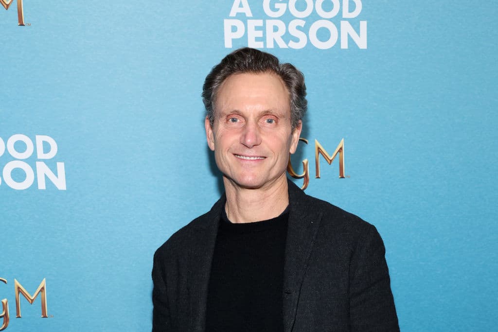 Tony Goldwyn, también de 
<i>Scandal</i>, y actualmente en 
<i>Law & Order</i>, abrirá la convención el lunes, dando inicio al evento con su carisma y experiencia actoral.