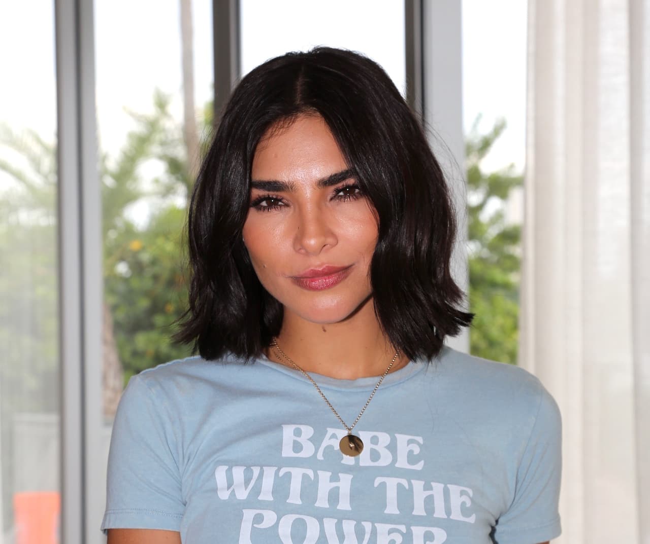 “Qué difícil debió ser para ellos el decirme: ‘Vamos. Échale ganas y vas a poder’. Ellos lo hicieron. Pudieron haberme dicho: ‘Alejandra, no. Ese mundo no es para nosotros. Esa vida a lo mejor no te tocará vivirla’. Pero sin embargo, ellos me apoyaron”, reveló la exreina de Nuestra Belleza Latina para 
<a href="https://peopleenespanol.com/article/alejandra-espinoza-recuerda-como-la-ayudaron-sus-padres-para-lograr-sus-suenos/" target="_blank">People en Español</a>, en noviembre de 2016.