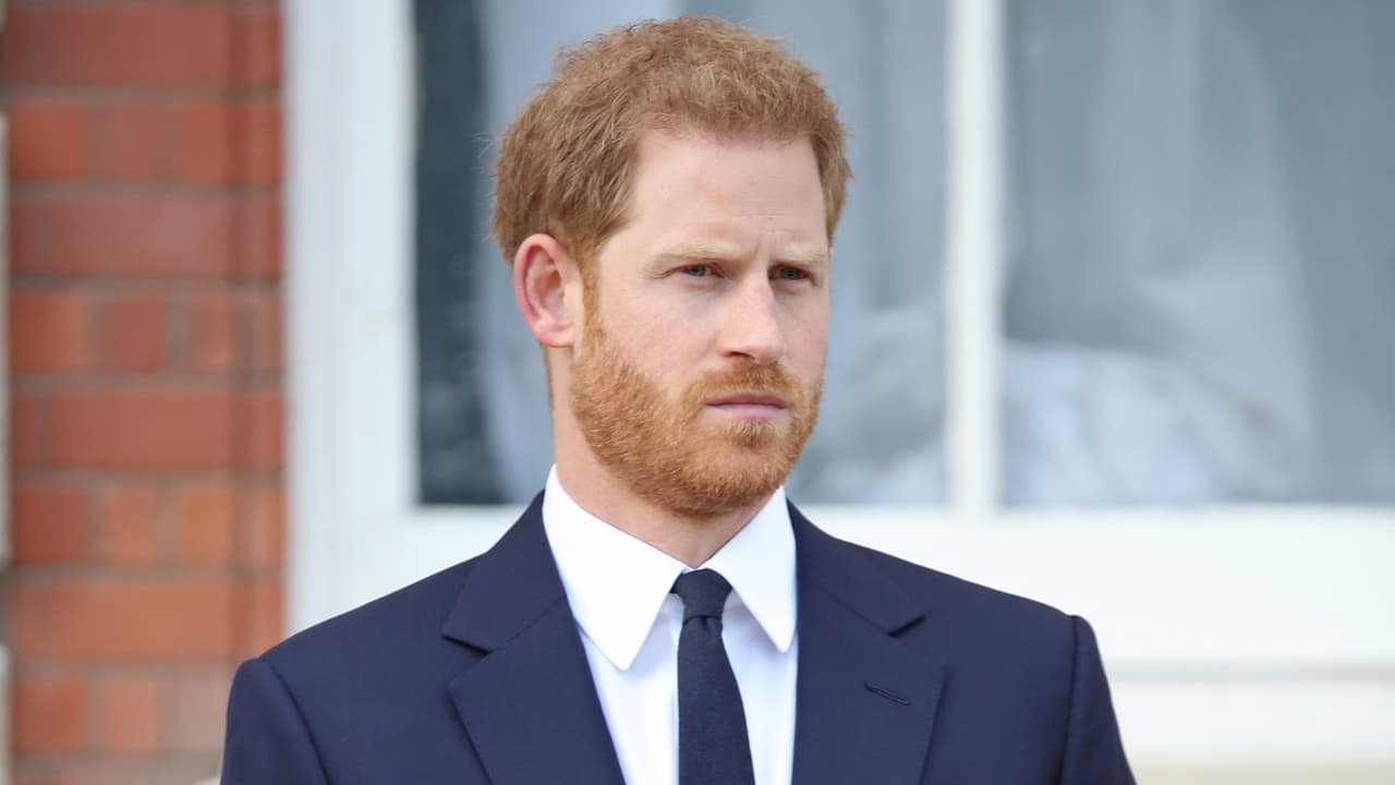 Una nueva
<b>polémica involucra al <a href="https://www.univision.com/famosos/el-principe-harry-platica-lo-que-aprendio-acerca-del-racismo-cuando-vivio-un-dia-en-los-zapatos-de-meghan-fotos">príncipe Harry</a></b> y en esta ocasión alcanza a
<b>Jill Biden</b>, la esposa de Joe Biden, el presidente electo de los Estados Unidos.