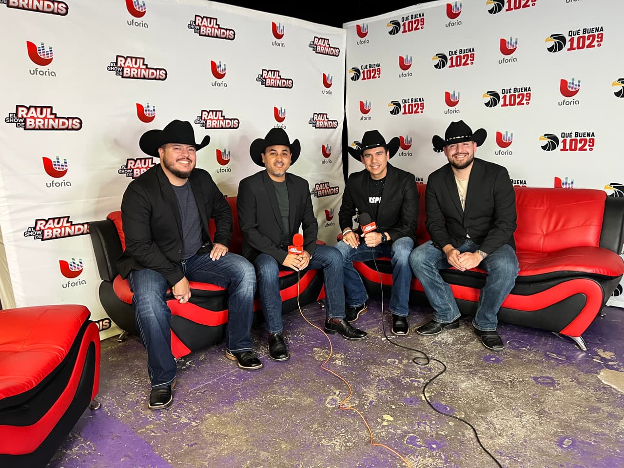 Así se veía Grupo Duelo, minutos antes de subir al escenario y cantar sus rolas al público de Houston.