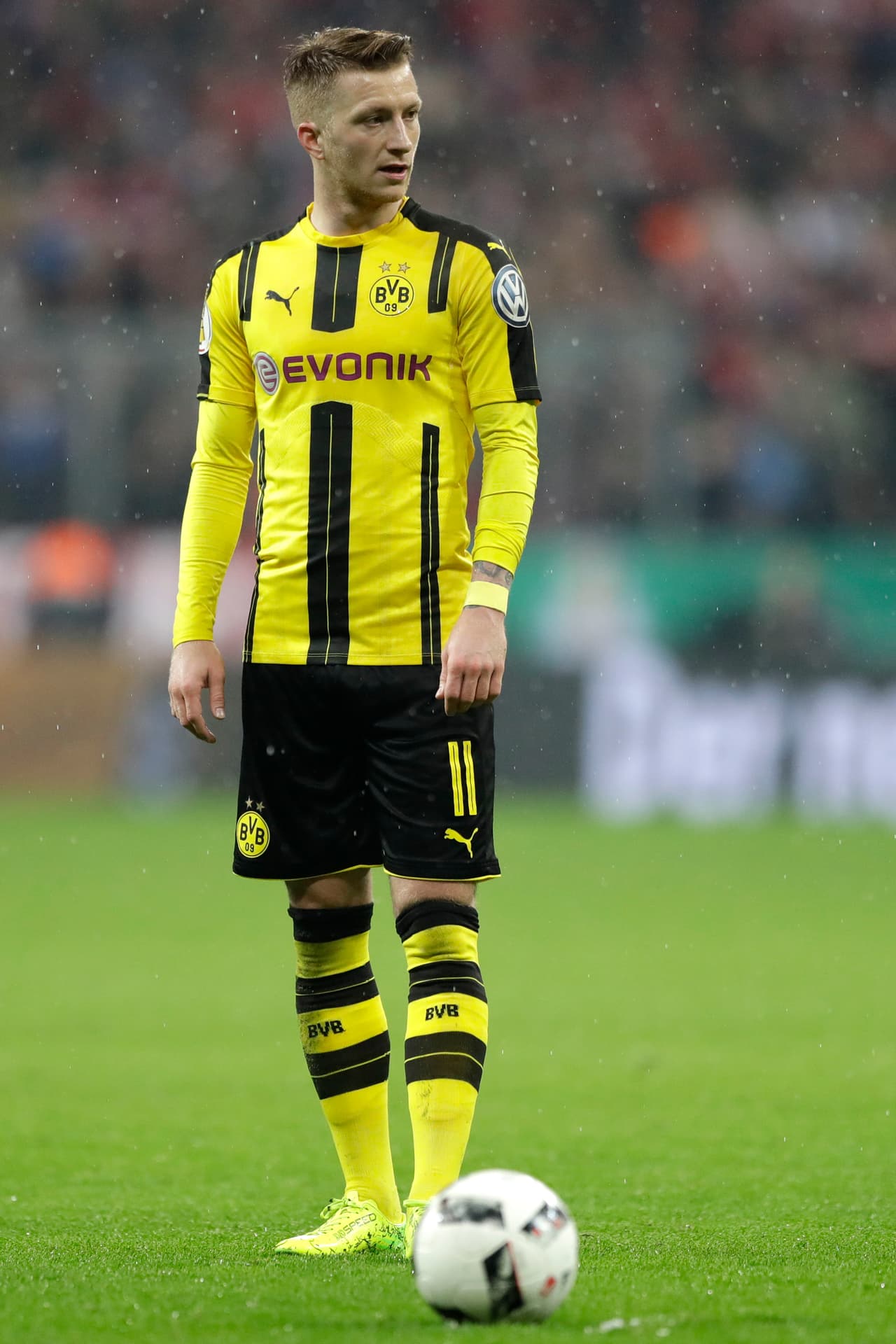 Marco Reus (Borussia Dortmund): el mediocampista alemán ha sido mermado por las lesiones y eso también ha afectado su valor en el mercado. Actualmente cuesta 35 millones de euros y no 45, como hace un tiempo.