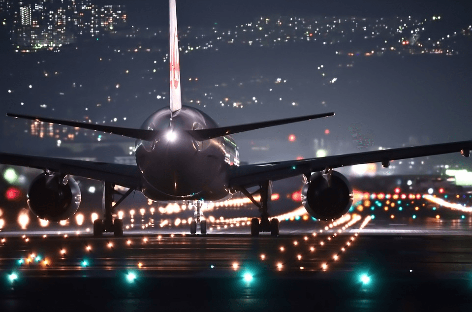 Un avión aterriza de emergencia porque a una 'mula' se le reventaron varias bolsas de cocaína