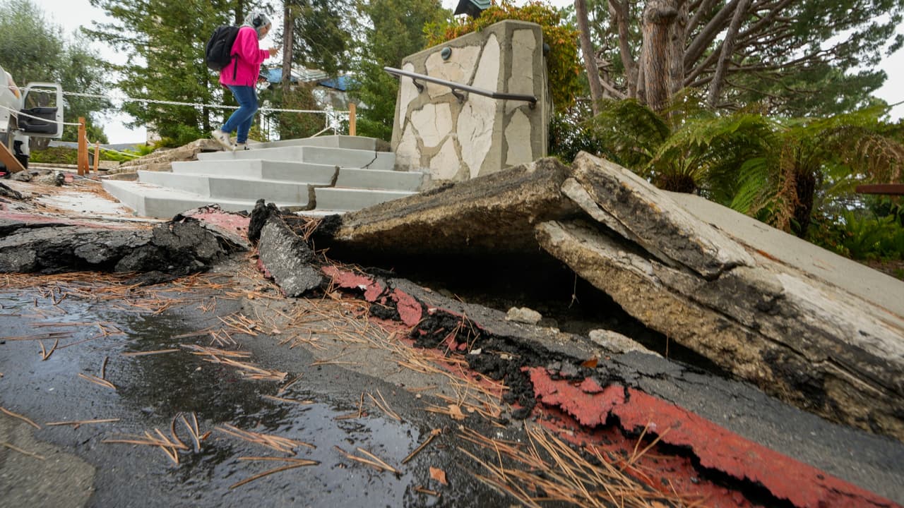 Deslizamiento de tierra deja a más residentes de Rancho Palos Verdes sin servicio de electricidad