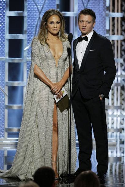 Jeremy Renner se burló de los 'globos' de Jennifer Lopez.