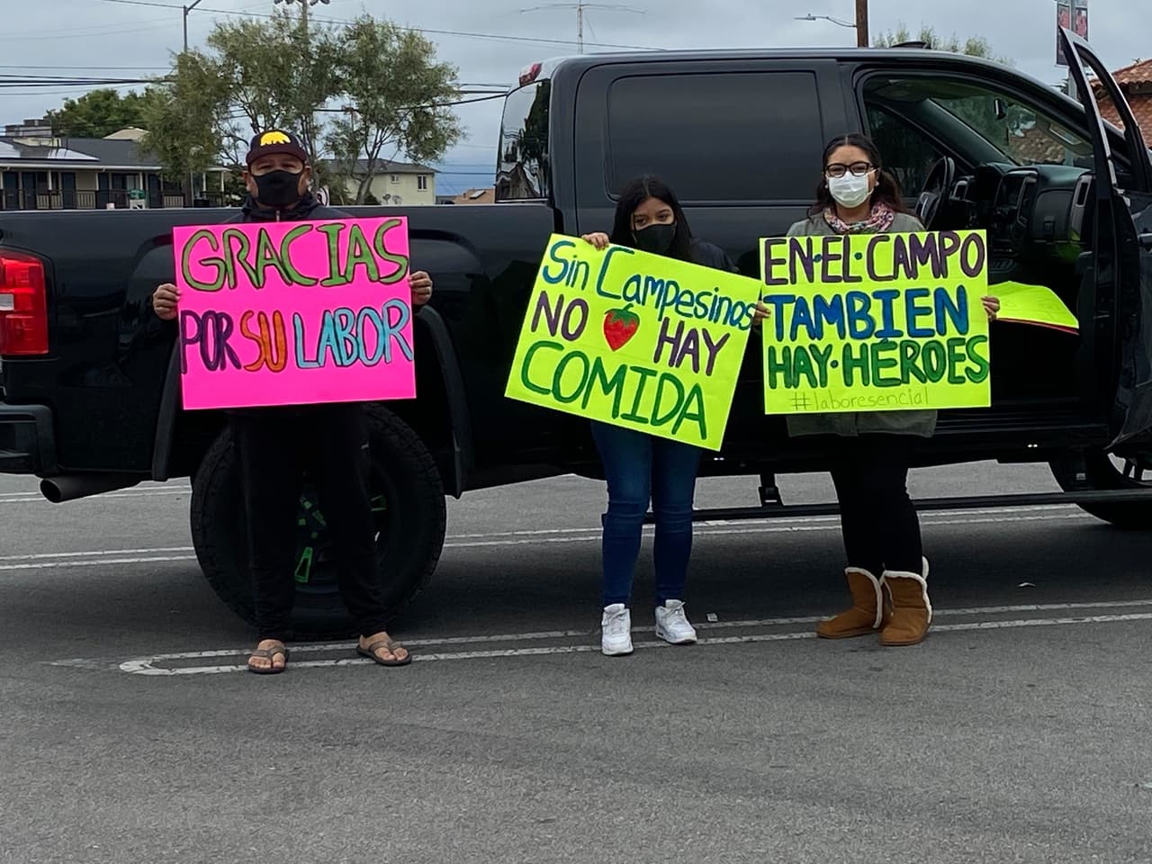 Pocas veces reconocidos, esta vez recibieron un homenaje de parte de la comunidad de Watsonville, en California. Un grupo de maestros, jóvenes y miembros de la comunidad en general organizaron la "Caravana de Agradecimiento al Campesino" el sábado 11 de abril.