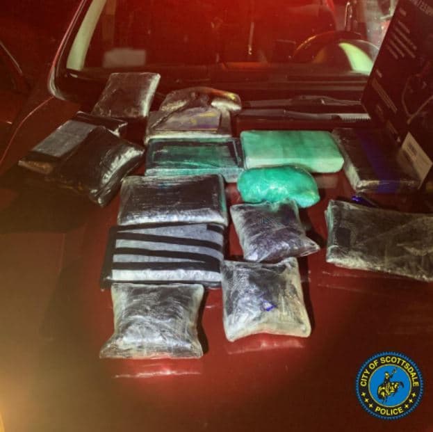 También en abril, el Departamento de Policía de Scottsdale informó del decomiso de $600,000 en píldoras de fentanilo.