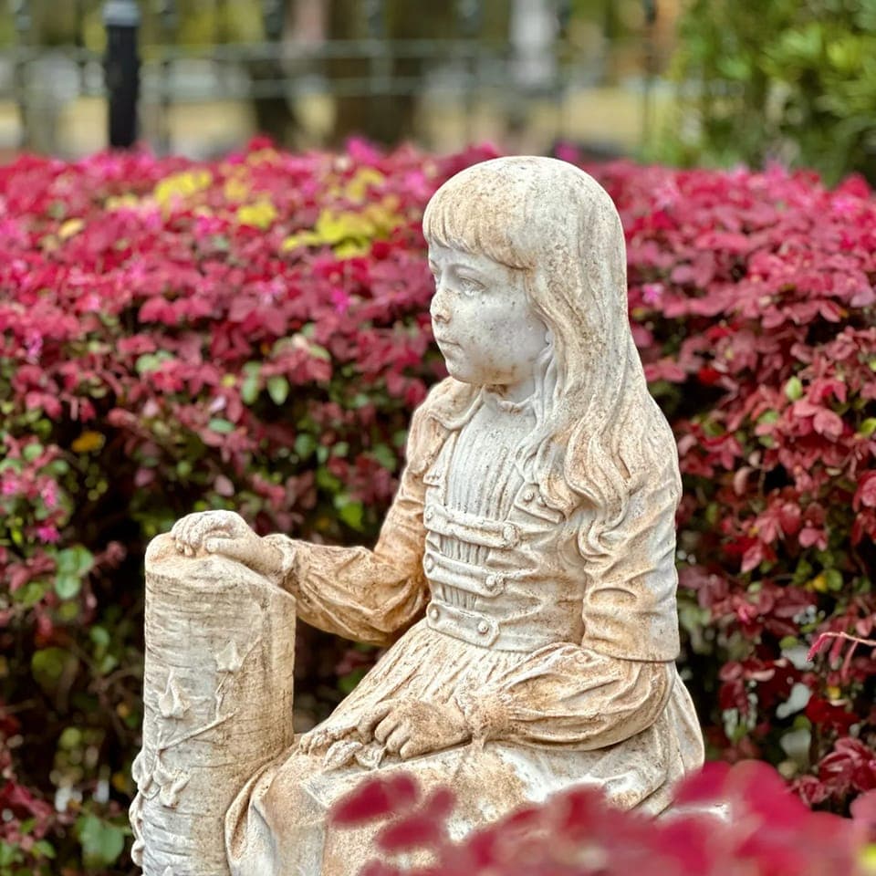 La pequeña Gracie murió apenas dos días antes de la Pascua de 1889. Su padre encargó a un escultor la lápida de su hija. Era una representación fiel y de tamaño natural de Gracie y su cuerpo fue enterrado en el cementerio Bonaventure.