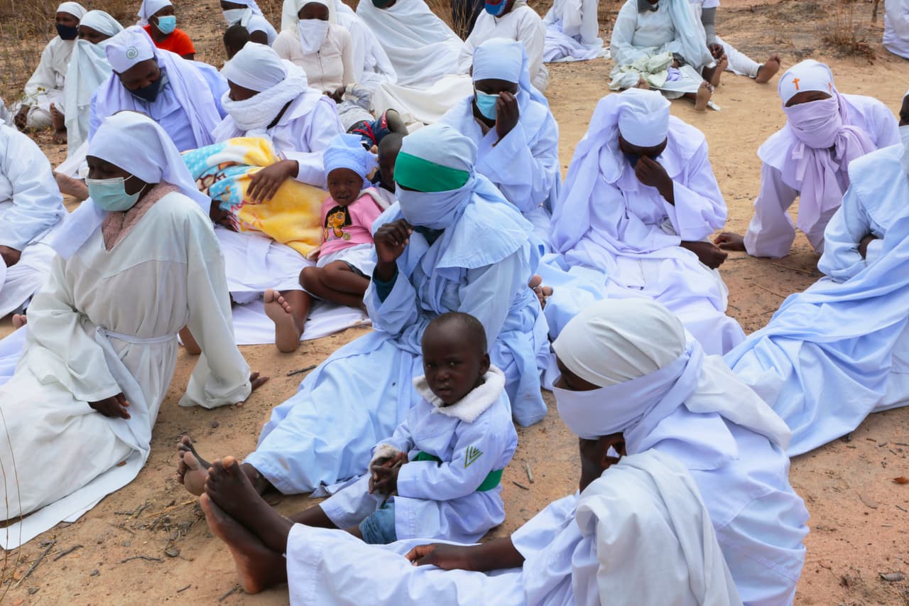 Gish aseguró que su iglesia planea enviar más de 650,000 mensajes con 
<a href="https://www.univision.com/noticias/covid19-pandemia-estas-son-las-cinco-desinformaciones-mas-comunes-sobre-la-covid-19-entre-los-latinos">información real sobre la vacuna</a>. Pero el programa se implementará durante unos meses, pues explicó que antes pasarán un proceso de “sensibilización a covid-19”. La iglesia no está exigiendo que los seguidores reciban la vacuna de inmediato, añadió.