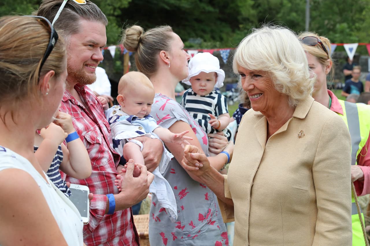 Del santuario, Camilla Parker se trasladó al 'Gran picnic', realizado en 
<b><a href="https://www.exmoor-nationalpark.gov.uk/" target="_blank">el parque nacional Exmoor</a></b>, con motivo del 70 aniversario de la ley que permitió la creación de los parques nacionales en el Reino Unido.
