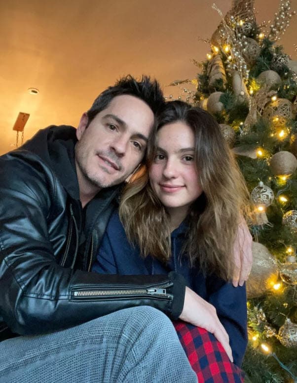 Por otro lado, Lorenza está en tierra azteca y convive con su padre de manera recurrente, incluso lo acompaña a sus proyectos y viajes cada vez que se puede.
<br>