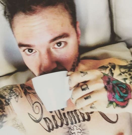 20. Es amante del café, y nunca se olvida de deleitar a sus fanáticos con estas fotos y un lindo "¡bueno di, bueno di, buenos díaaaas!".