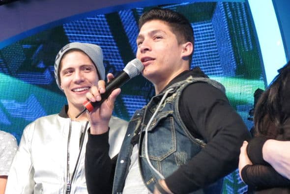 Danny bromeó frente al micrófono.