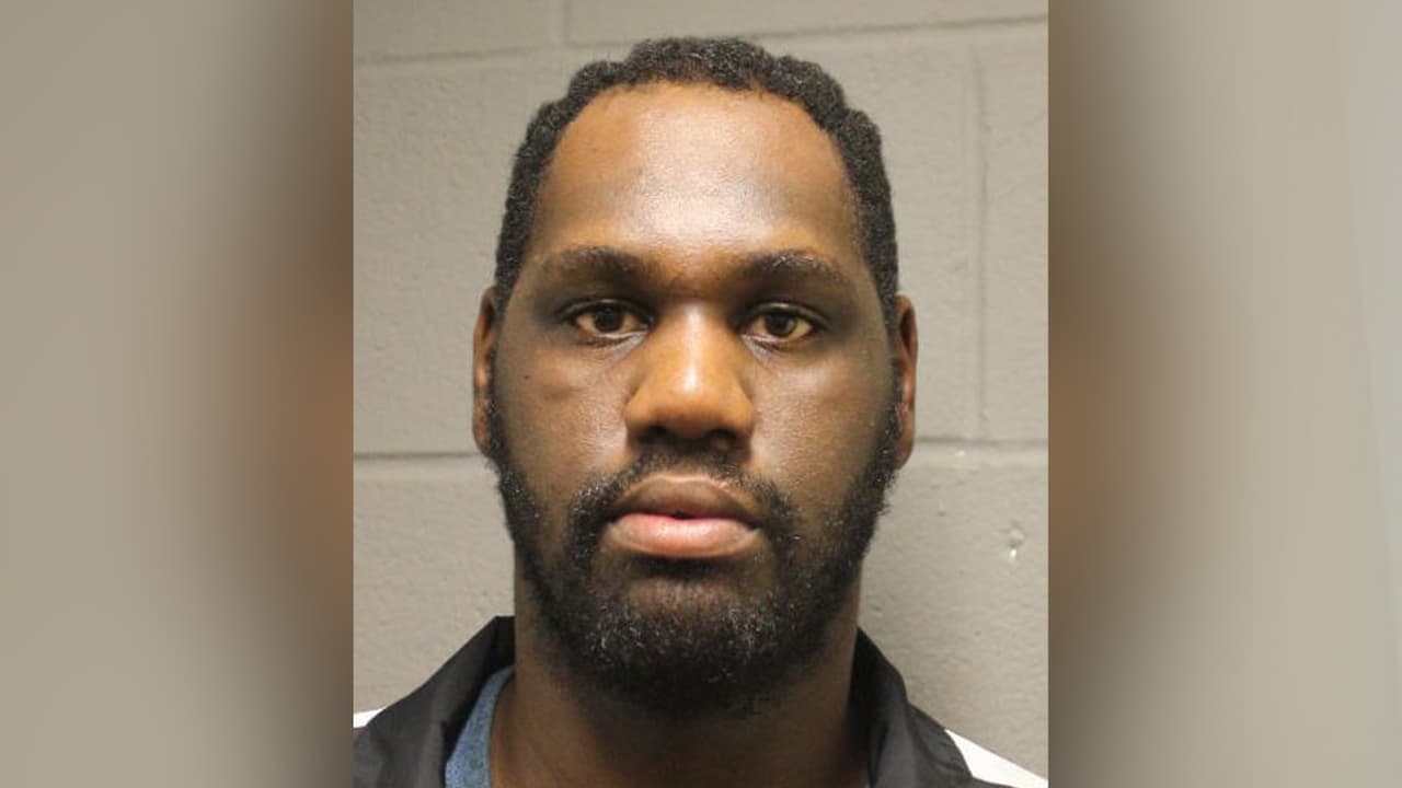 Ahora, Smith III fue
<b><a href="https://www.univision.com/temas/condenas">condenado</a></b> el miércoles a pasar 30 años en la cárcel después de ser encontrado culpable de
<b><a href="https://www.univision.com/temas/abuso-infantil">abuso contra menores</a></b>.