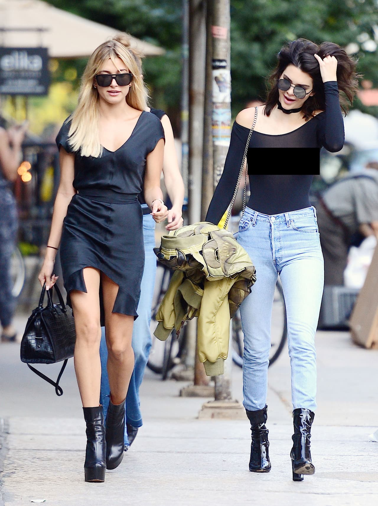 Se le podía ver todo a través de esa tela.