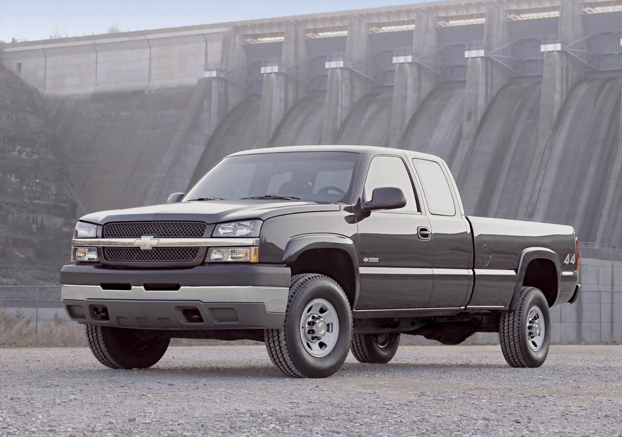 En la 
<b>tercera posición</b> está otra pickup de tamaño completo, la 
<b>Chevrolet Silverado</b> con 
<b>32,583 unidades robadas</b>, de las cuales 2,099 corresponden a la edición 2004.