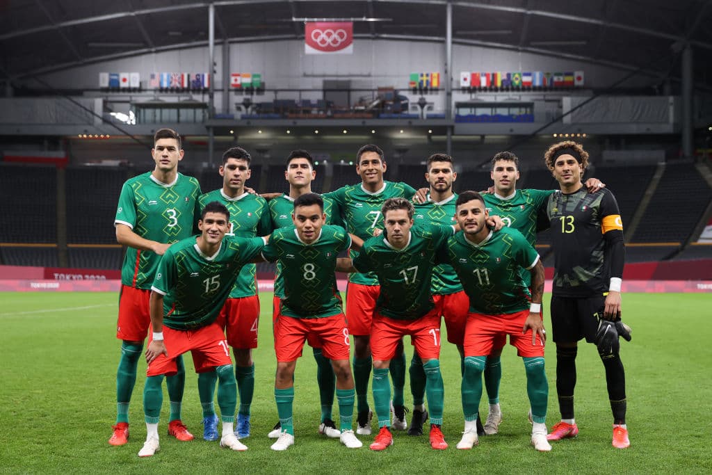 México lo logra y derrota a Sudáfrica 3-0 en el último partido de grupo y logra su calificación a Cuartos de Final en los Juegos Olímpicos de Tokyo 2020. Romo, Alexis Vega y Henry Martin fueron los encargados de darle la victoria al Tri con sus anotaciones. La escuadra tricolor enfrentará a República de Corea en la siguiente fase.