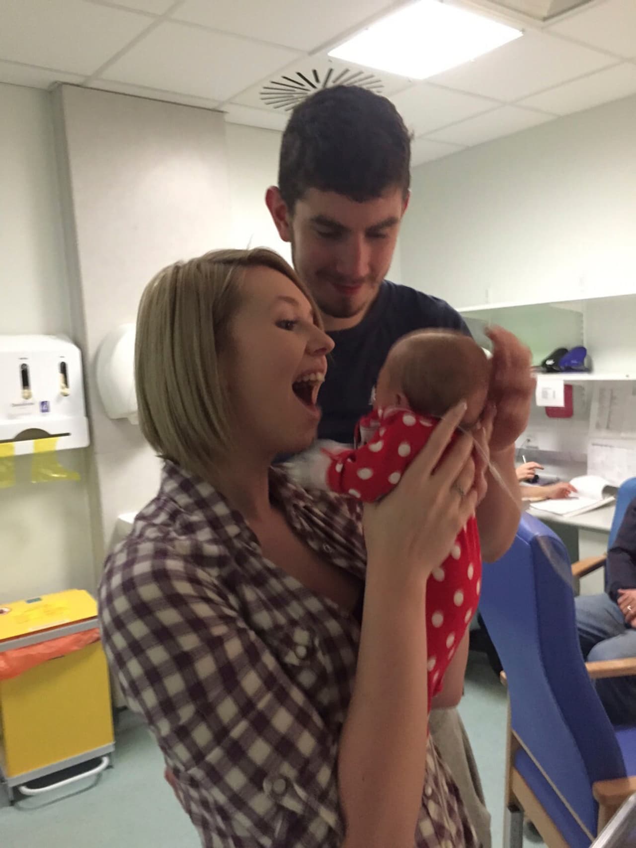 Los doctores querían operar a Ava para mover los órganos abdominales debajo del diafragma y reparar el agujero.