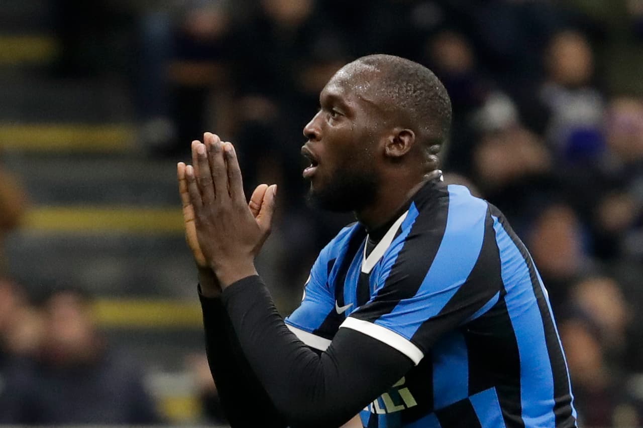 Directiva del Inter, molesta con Lukaku por declaraciones de COVID-19