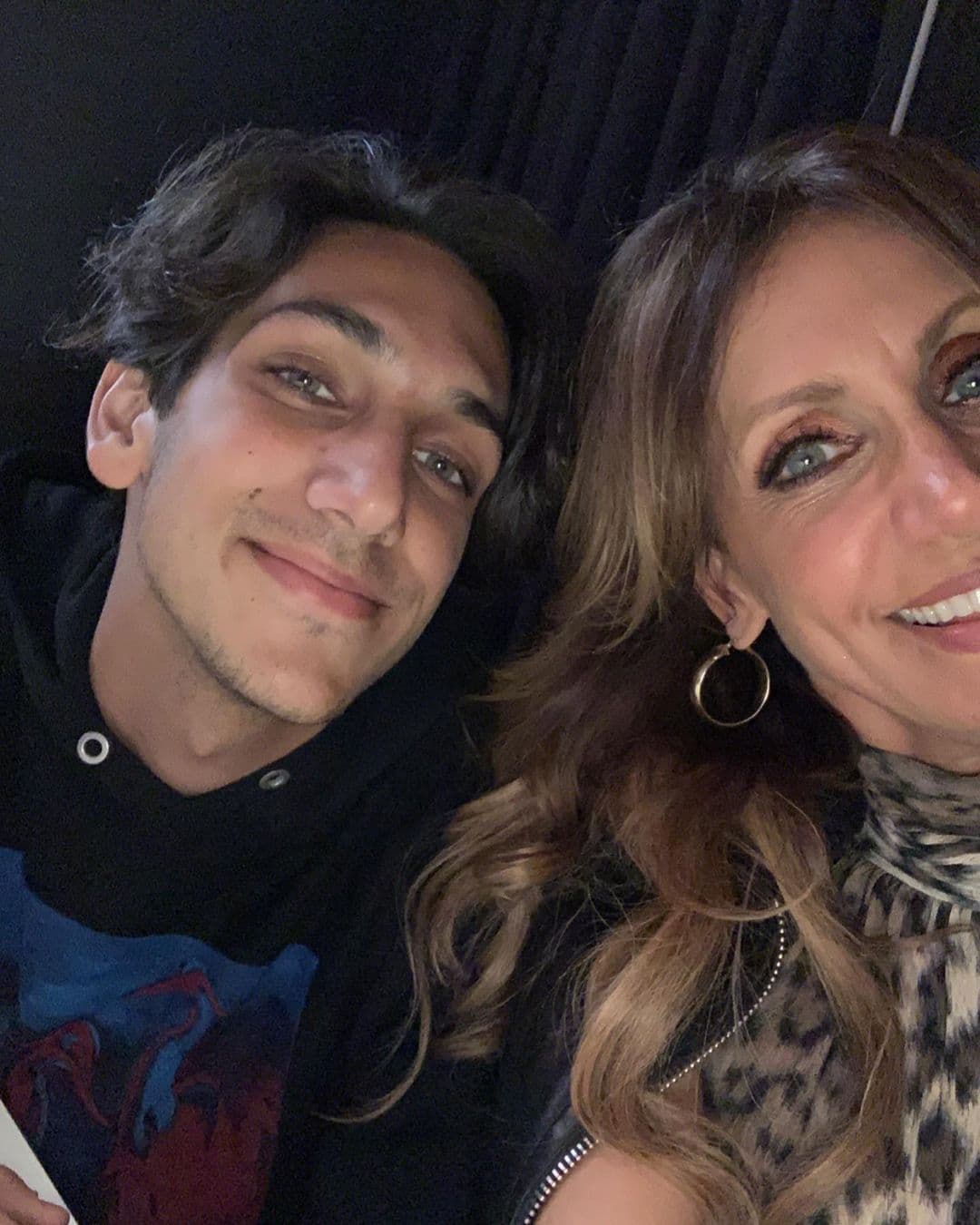 Hace un par de años, se separaron con la mudanza a California, sin embargo, siguen tan unidos como siempre, pues cada que pueden uno de los dos toman el avión para reunirse.