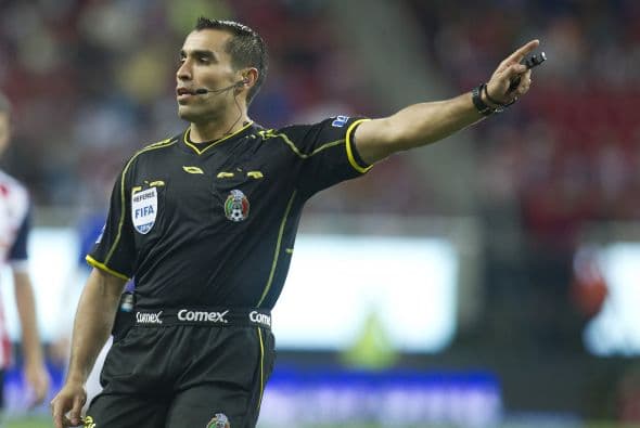 25 fueron los árbitros centrales escogidos por la FIFA. En esta foto, el árbitro mexicano Marco Antonio Rodríguez Moreno.