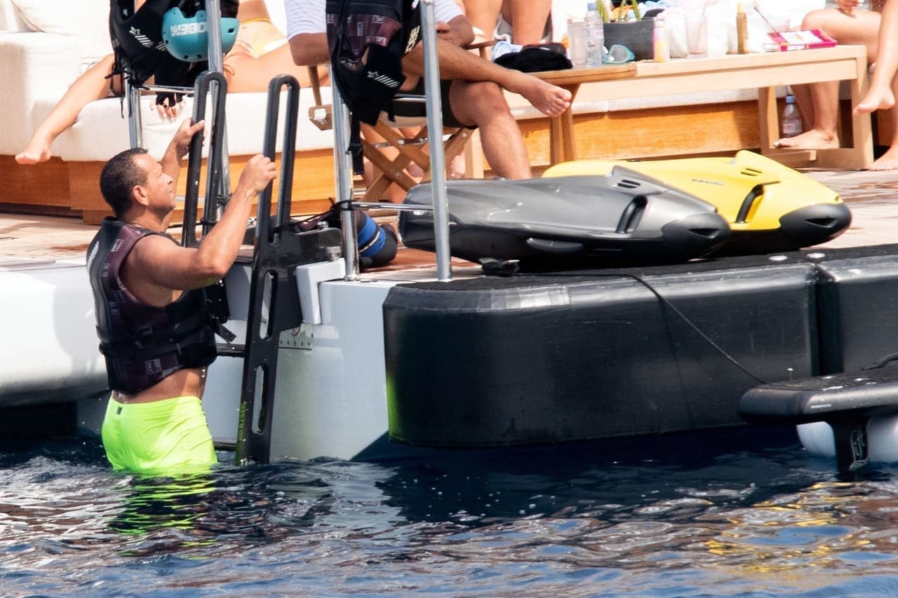 <b><a href="https://www.univision.com/famosos/alex-rodriguez-cynthia-scurtis-jlo-fotos" target="_blank">Alex Rodríguez estuvo casado con Cynthia Scurtis</a></b>, con quien tuvo dos hijas: Natasha (17 años) y Ella (14).
<br>