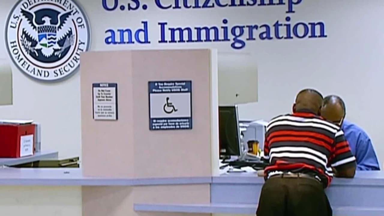Hablemos de Inmigración | USCIS accede a bases de datos penales y refuerza el control migratorio