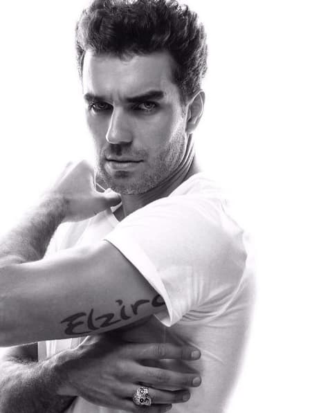 Las mujeres se pueden deleitar la pupila cada noche en "Despertar contigo", donde Marcus es uno de los villanos.