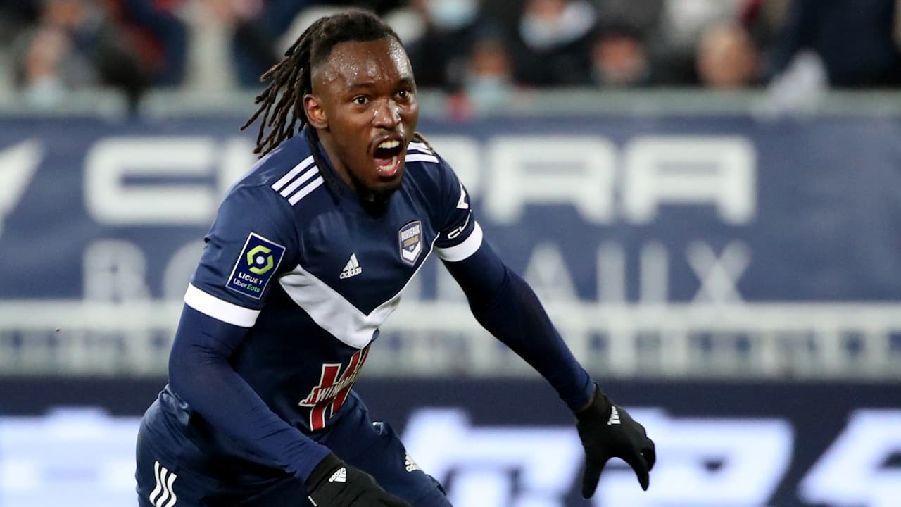 Girondins de Burdeos confirma oferta por Alberth Elis del Leeds United