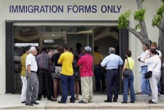 El servicio de inmigración envió citas para toma de huellas digitales a centros equivocados