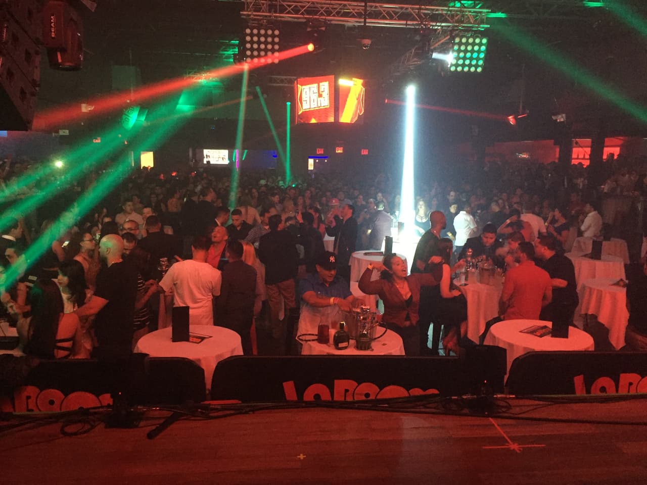 Los fans de La X se gozaron las mezclas en vivo de El Matatán el pasado viernes en la noche.