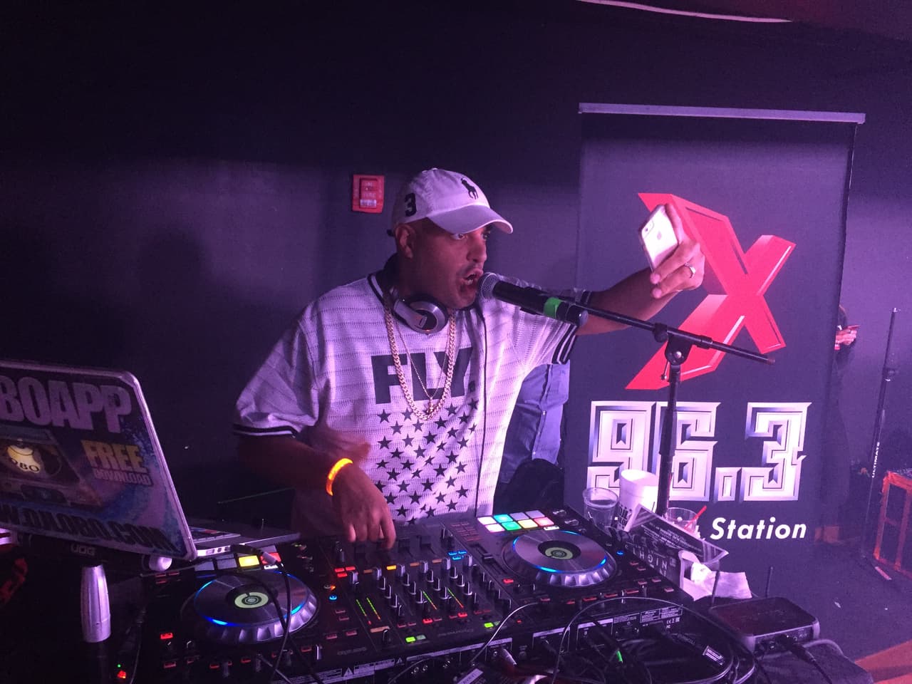 Los fans de La X se gozaron las mezclas en vivo de El Matatán el pasado viernes en la noche.