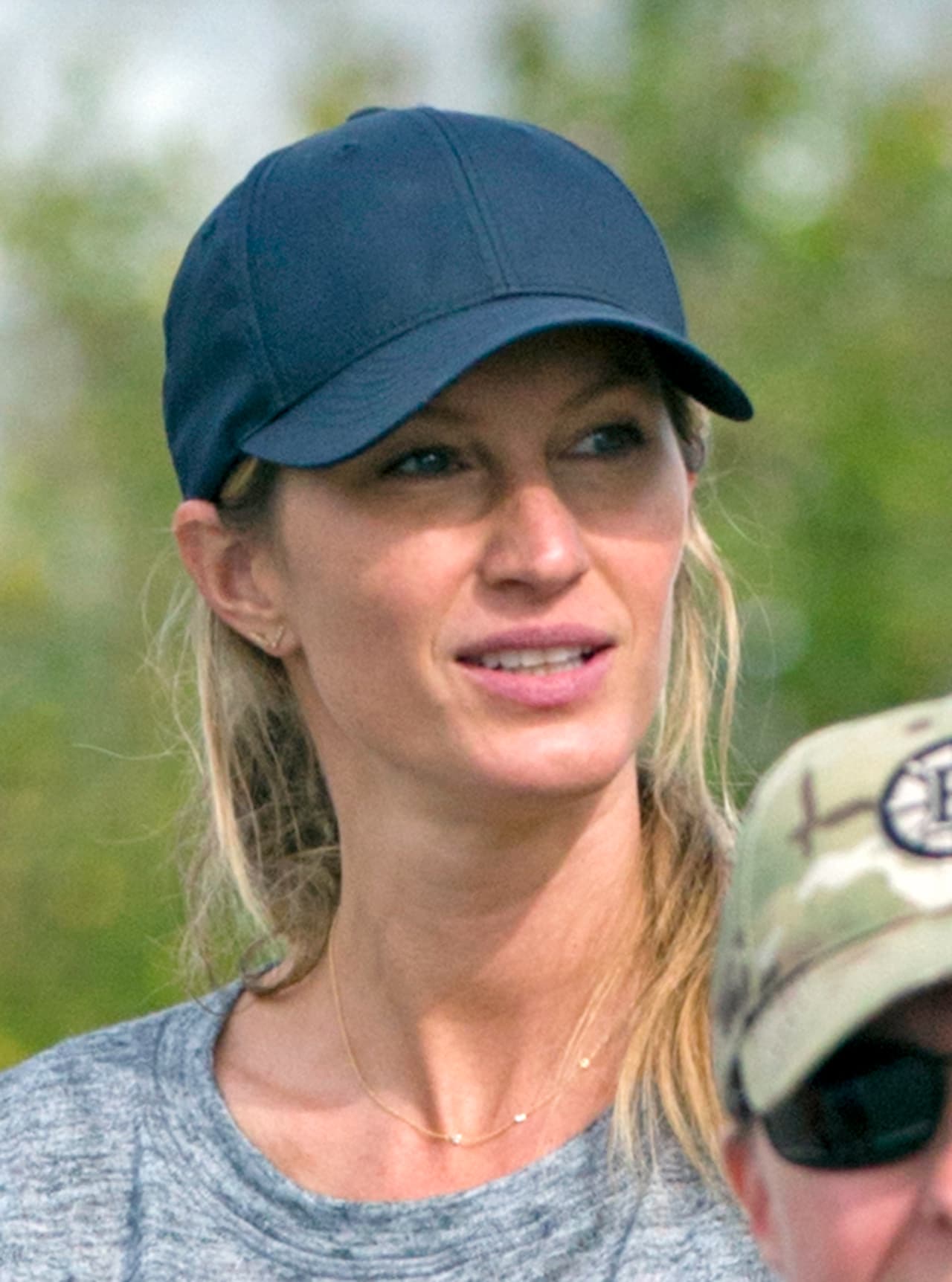 No llevaba maquillaje y lucía de lo más guapa.