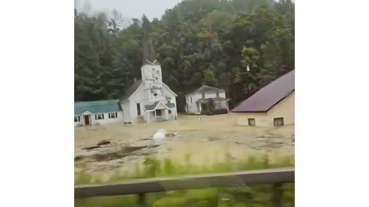 Los 
<b>vecinos de Canisteo han sido evacuados </b>y llevados a un refugio en una escuela preparatoria. "
<b>Da miedo porque nunca me han evacuado</b>", dijo Steve Hollowell, uno de los damnificados a 
<a href="https://13wham.com/" target="_blank">ABC13</a> . "He vivido aquí muchos años y nunca he visto el agua pasar por ese arroyo".