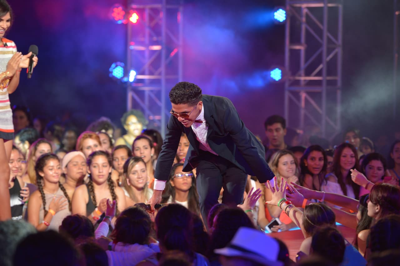 Esta ha sido la evoluvión de Jason en La Banda. Este chico made his momma proud! Jason es una inspiración para aquellos que han caído en las drogas. Las chicas no lo pasaron en su audición pero Ricky decidió darle una oportunidad y Jason se la comió con un tema de Bruno Mars.