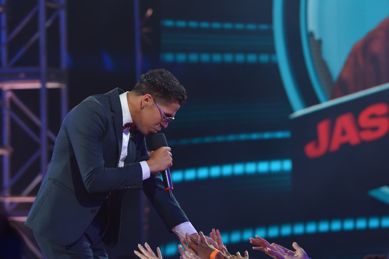 Esta ha sido la evoluvión de Jason en La Banda. Este chico made his momma proud! Jason es una inspiración para aquellos que han caído en las drogas. Las chicas no lo pasaron en su audición pero Ricky decidió darle una oportunidad y Jason se la comió con un tema de Bruno Mars.