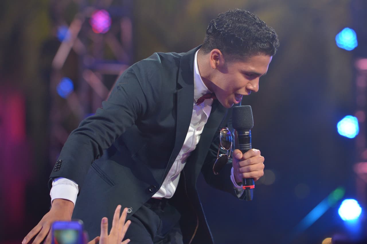 Esta ha sido la evoluvión de Jason en La Banda. Este chico made his momma proud! Jason es una inspiración para aquellos que han caído en las drogas. Las chicas no lo pasaron en su audición pero Ricky decidió darle una oportunidad y Jason se la comió con un tema de Bruno Mars.