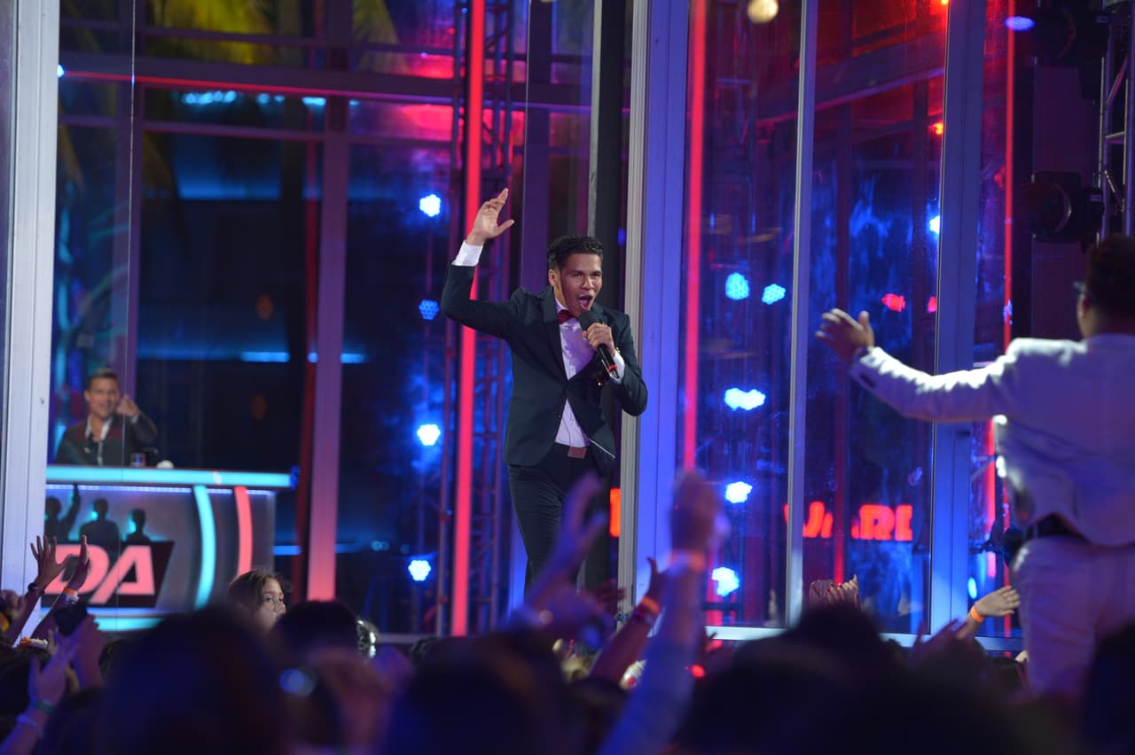 Esta ha sido la evoluvión de Jason en La Banda. Este chico made his momma proud! Jason es una inspiración para aquellos que han caído en las drogas. Las chicas no lo pasaron en su audición pero Ricky decidió darle una oportunidad y Jason se la comió con un tema de Bruno Mars.