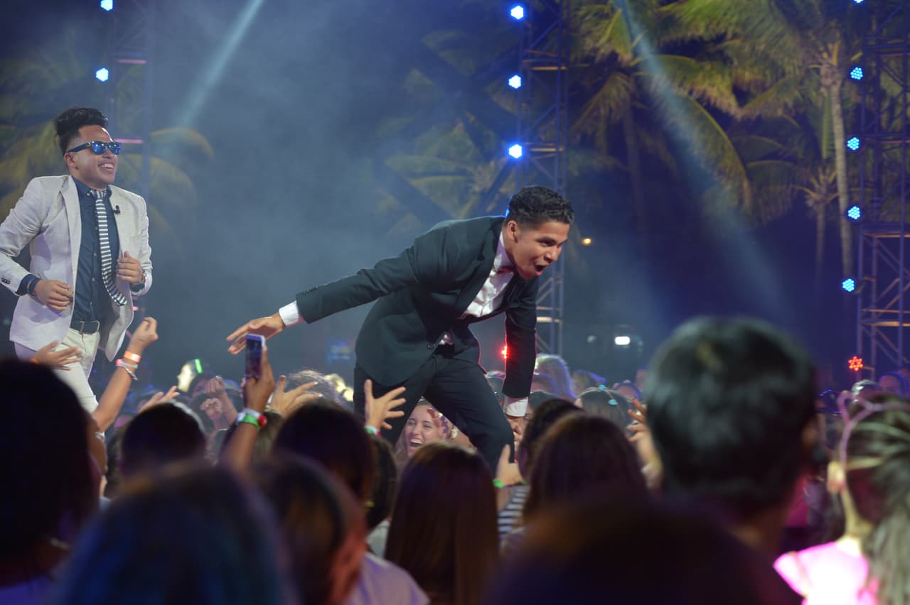Esta ha sido la evoluvión de Jason en La Banda. Este chico made his momma proud! Jason es una inspiración para aquellos que han caído en las drogas. Las chicas no lo pasaron en su audición pero Ricky decidió darle una oportunidad y Jason se la comió con un tema de Bruno Mars.