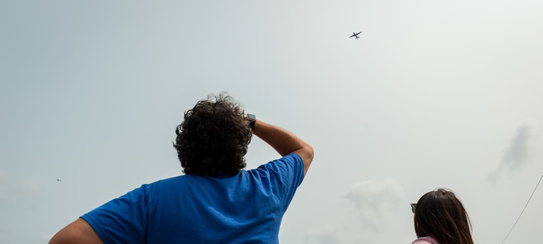 Desde varios puntos podrás presenciar el espectáculo. Desde la playa de la avenida North; la playa Montrose; la playa de la avenida Ohio. También se verá desde el planetario Adler.