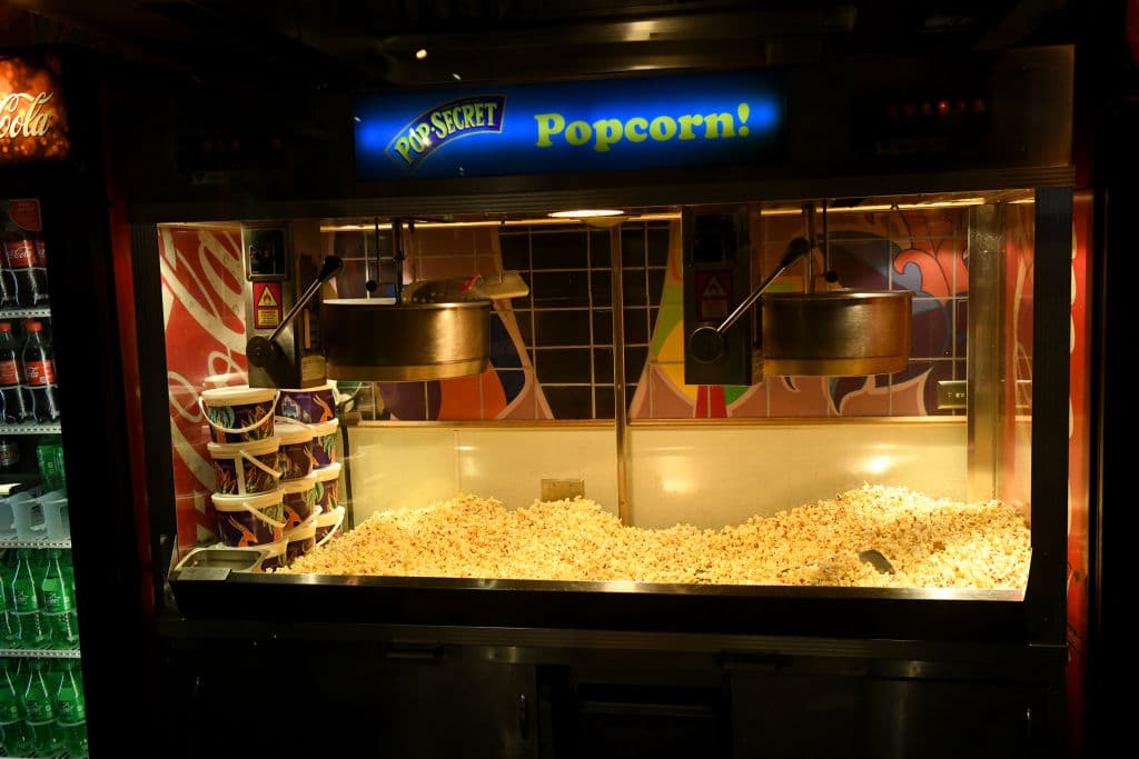 Varias productoras se esperaron a lanzar los títulos este verano en las salas y los compartirán con las plataformas.