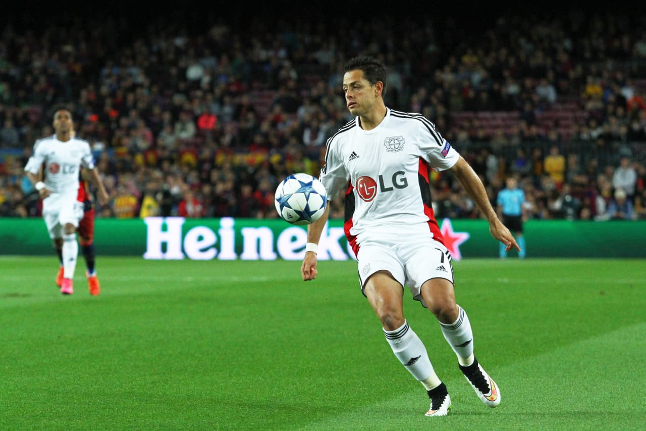 Barcelona se burla en Twitter de la falla de 'Chicharito' Hernández